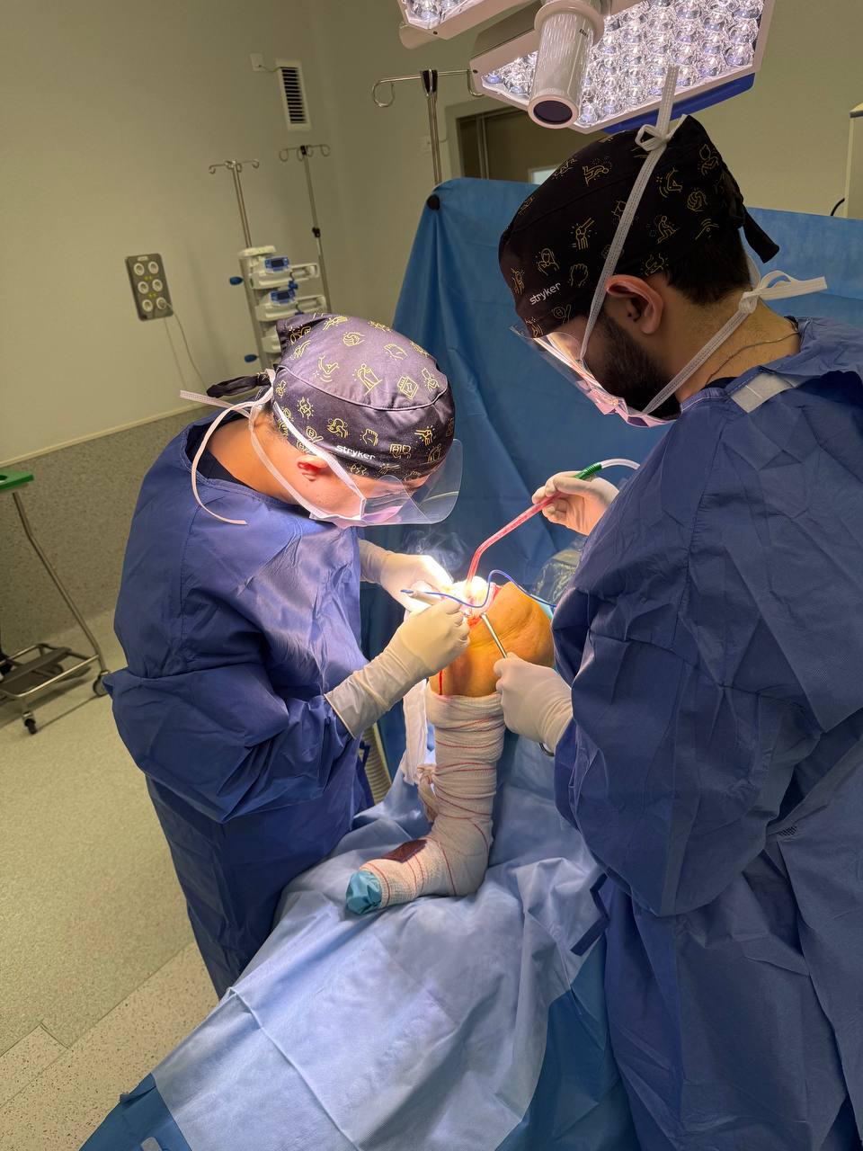 Knee surgery in theatre